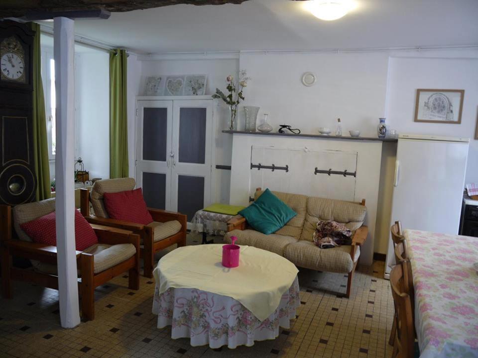 Les Miquelots Bed & Breakfast Pont-d'Ouilly Eksteriør bilde