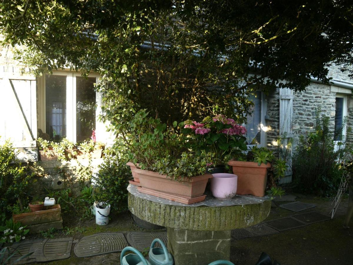 Les Miquelots Bed & Breakfast Pont-d'Ouilly Eksteriør bilde