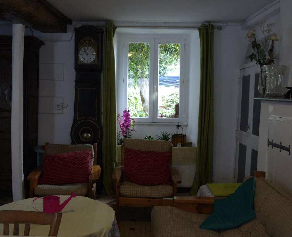Les Miquelots Bed & Breakfast Pont-d'Ouilly Eksteriør bilde