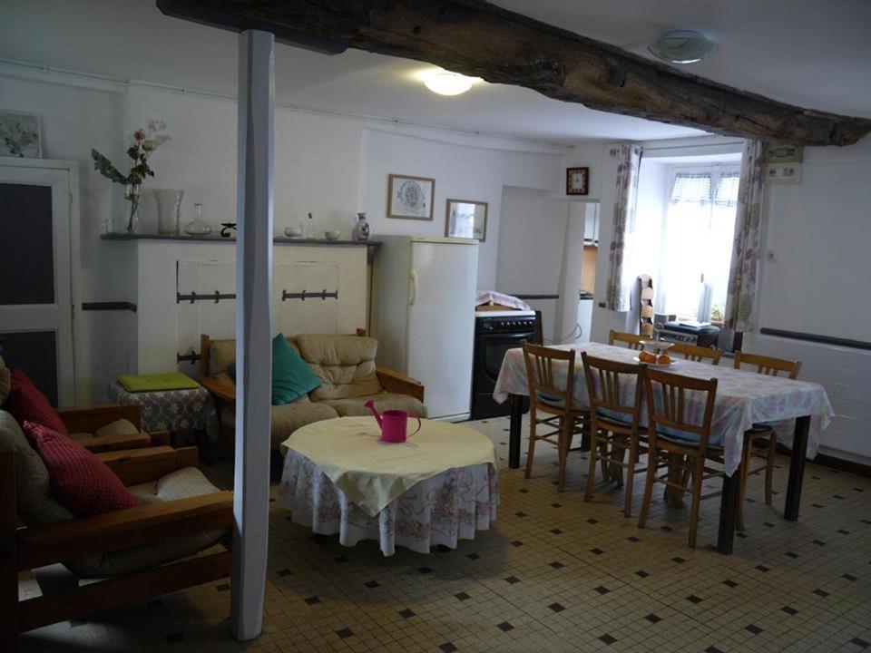 Les Miquelots Bed & Breakfast Pont-d'Ouilly Eksteriør bilde