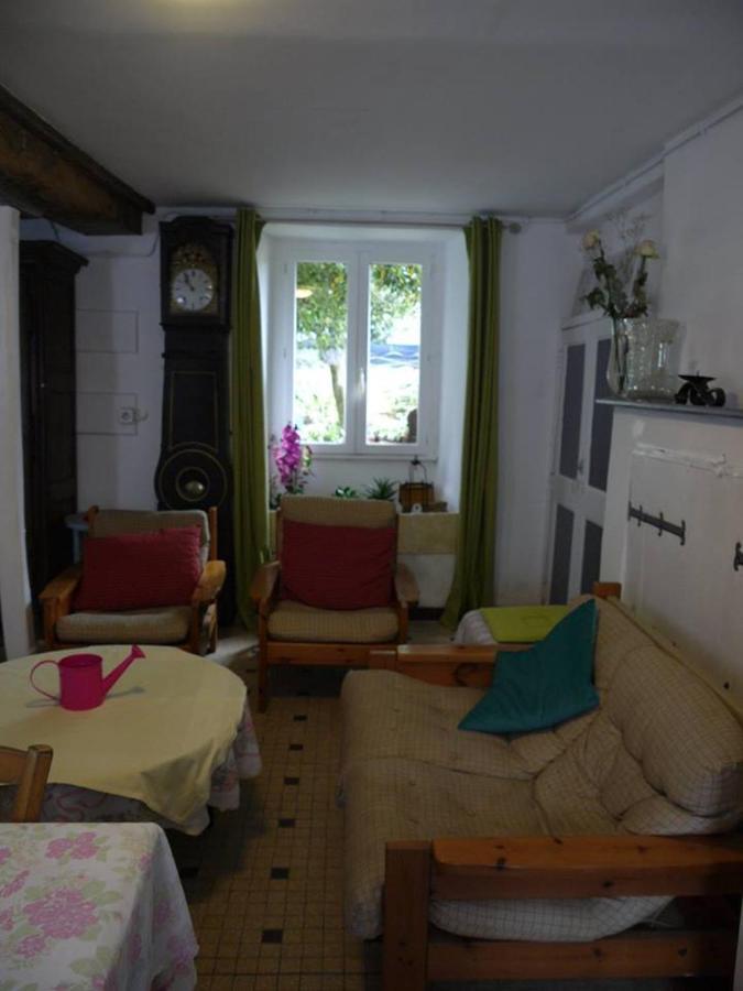 Les Miquelots Bed & Breakfast Pont-d'Ouilly Eksteriør bilde